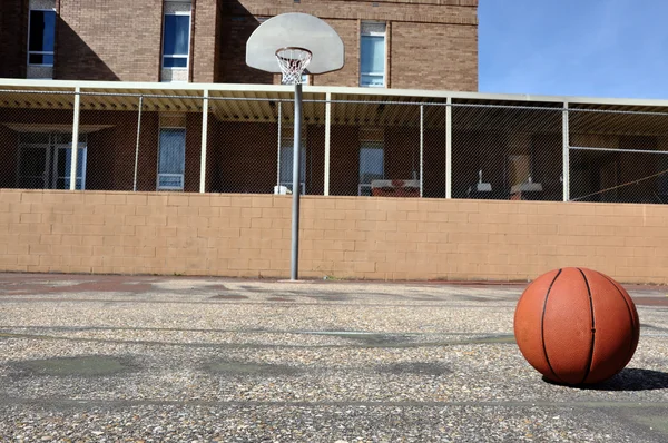 Quadra de basquete exterior — Fotografia de Stock