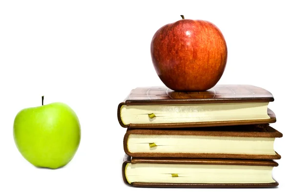 Livros e maçãs — Fotografia de Stock