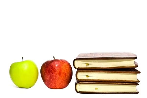 Boeken en fruit — Stockfoto