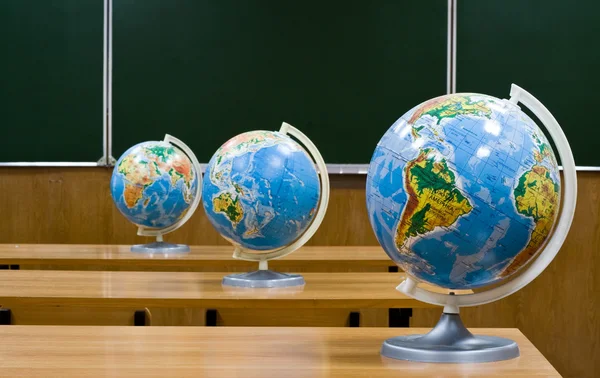 Globes in a row — Stock Photo, Image