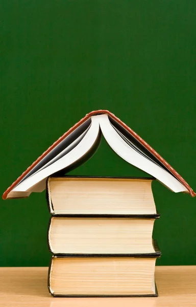 Hütte aus Büchern — Stockfoto