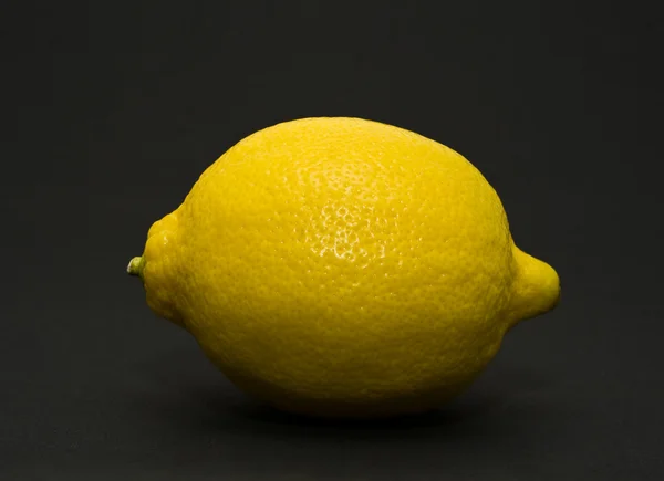 1 つのレモンをします。 — ストック写真