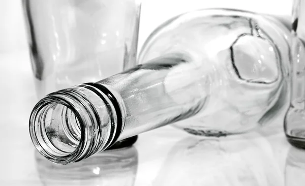 A garrafa vazia derrubada — Fotografia de Stock