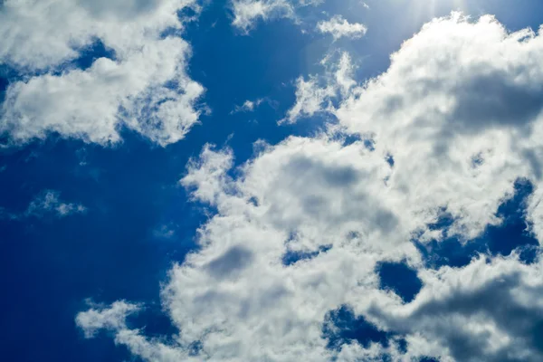 Луч солнца в облаках — стоковое фото