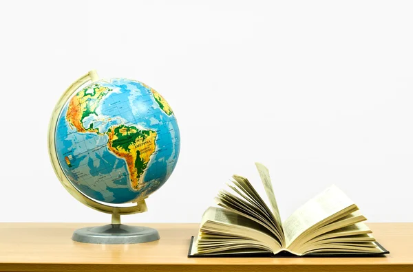 Exposed book and globe — Stock Photo, Image