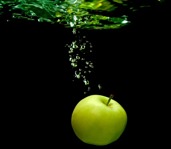 Apple en water — Stockfoto