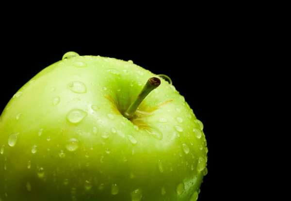 Zelené jablko a kapky — Stock fotografie