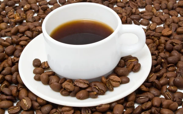 Vit kopp med väldoftande kaffe — Stockfoto