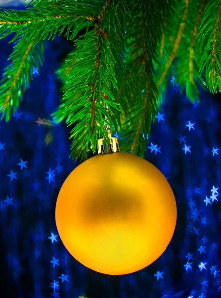 Gele fir-boom speelgoed — Stockfoto