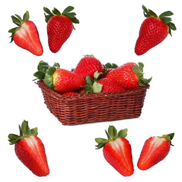Aardbeien in een mand geïsoleerd — Stockfoto