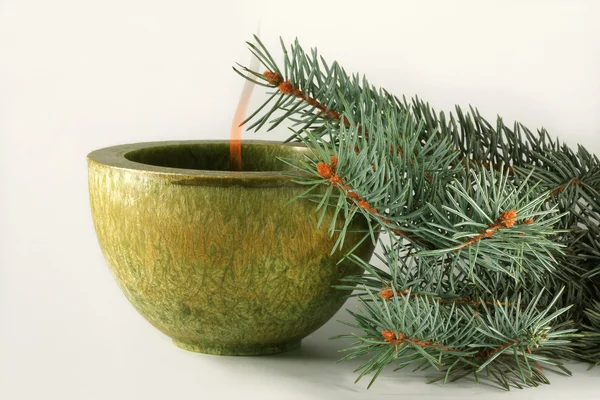 New Year's Arrangement burning candle and fir branches — Stock Photo, Image