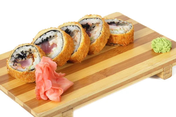 Sushi sur une planche en bois — Photo