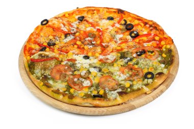 ahşap tahta üzerinde pizza