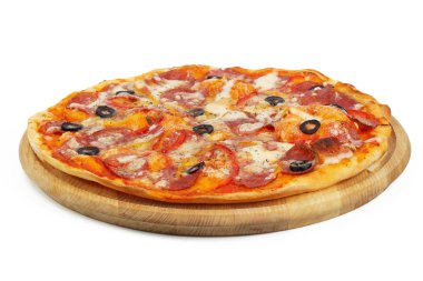 ahşap tahta üzerinde pizza