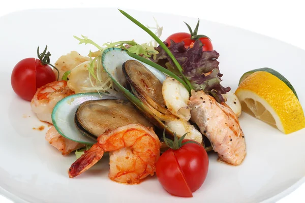 Delicatessen dish with tiger shrimps, mussels — Stock Photo, Image