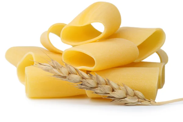 Těstoviny a pšenice uši, samostatný — Stock fotografie