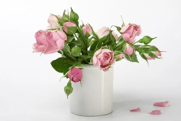 Układ kwiatowy z różami — Zdjęcie stockowe