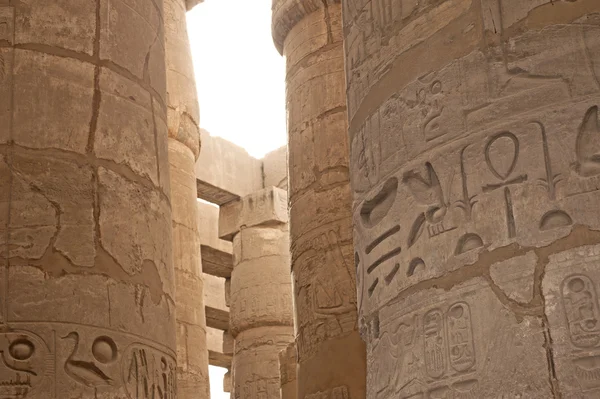 Säulen Mit Hieroglyphen Schnitzereien Karnak Tempel Luxor — Stockfoto