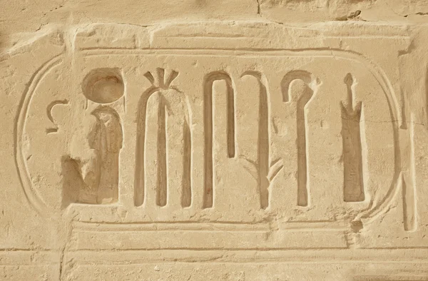 Hieroglificznego Rzeźby Ścianach Świątyni Karnak Luksorze — Zdjęcie stockowe