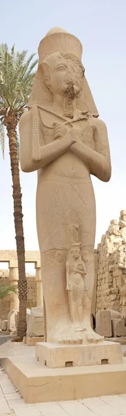 Estátua no templo de Ramsés 3rd em Karnak — Fotografia de Stock