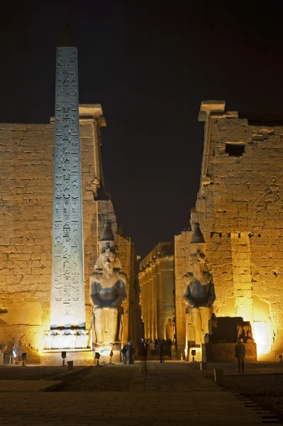 Hlavní vchod do chrámu v Luxoru — Stock fotografie