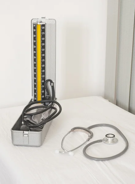 血压计和听诊器 — 图库照片