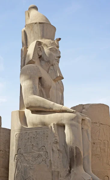Estatua de Ranses II en el Templo de Luxor — Foto de Stock