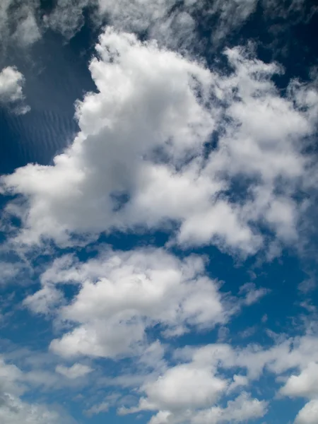 Soyut mavi gökyüzünde — Stok fotoğraf