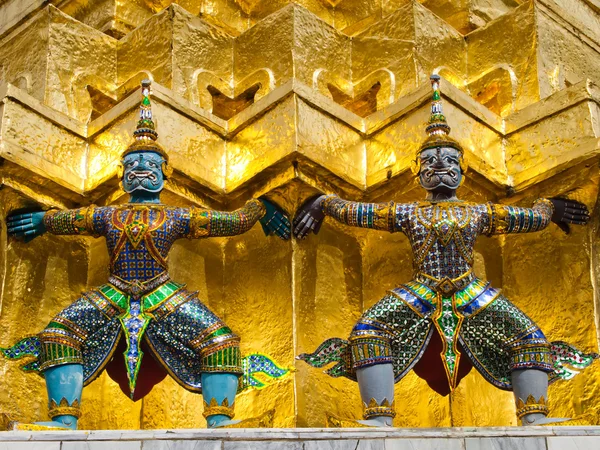 Tajski gigant sztukaterie w pałacu grand — Zdjęcie stockowe