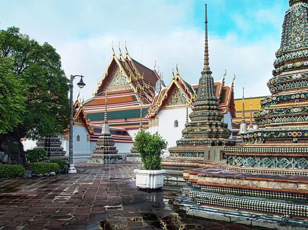 Thailändska templet i bangkok — Stockfoto