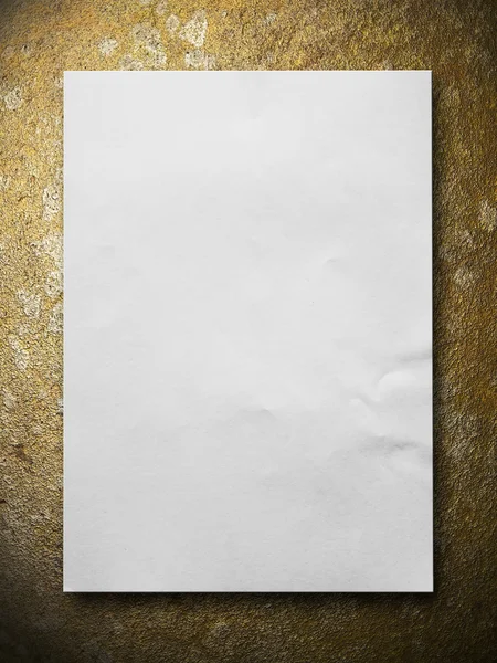 Papier blanc vierge sur pierre d'or — Photo