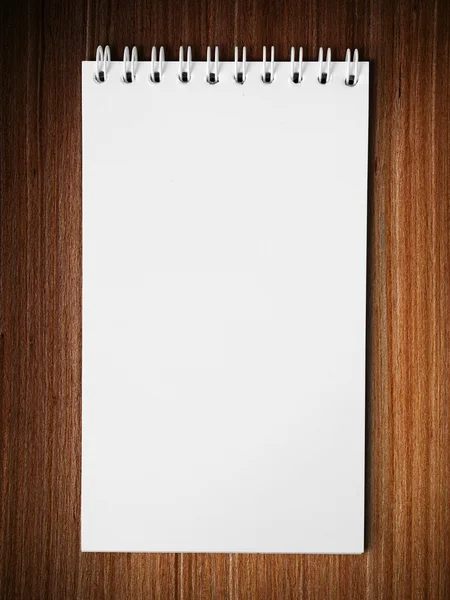 Lange weiße Blanko-Notizbuch senkrecht — Stockfoto