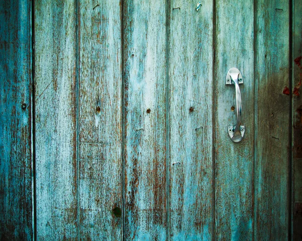 Eski bir kapı ile eski kapı kolu — Stok fotoğraf