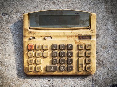 kirli eski hesap makinesi
