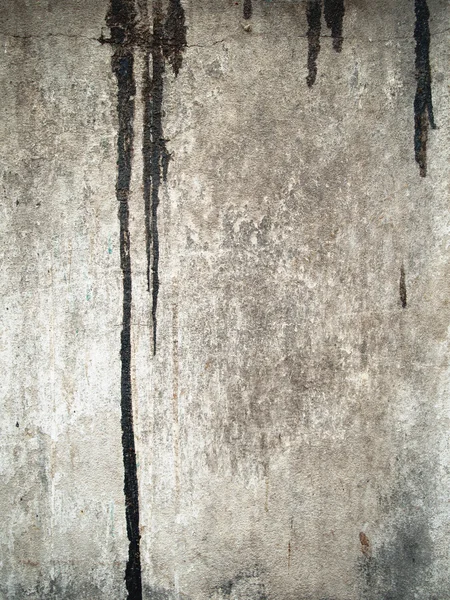 Zwarte kleur druppel op grunge oude muur — Stockfoto