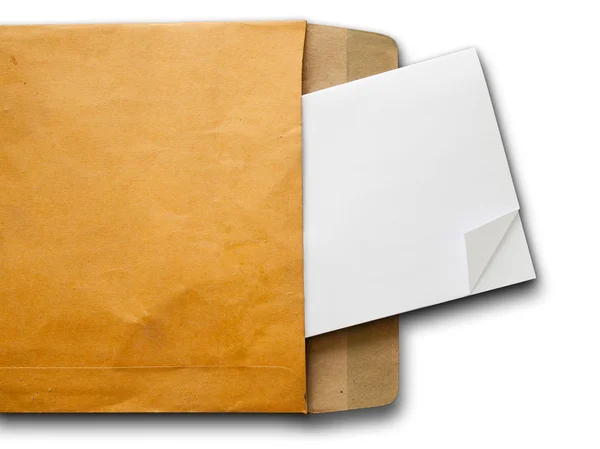 茶色の開いた封筒からのホワイト ペーパー — ストック写真