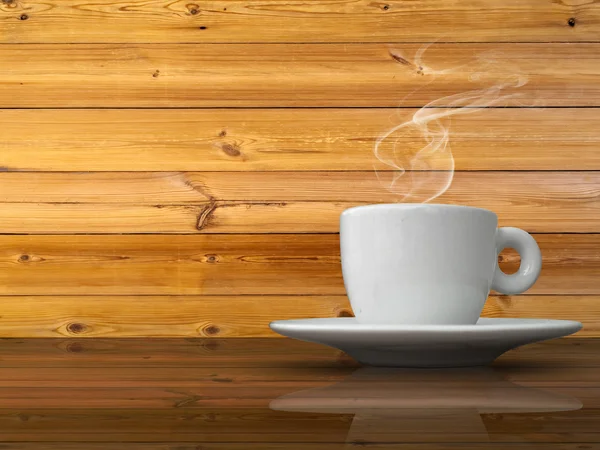En vit kopp kaffe på bord av trä — Stockfoto