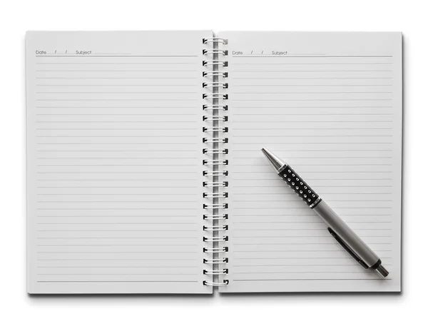 Pluma en cuaderno en blanco — Foto de Stock
