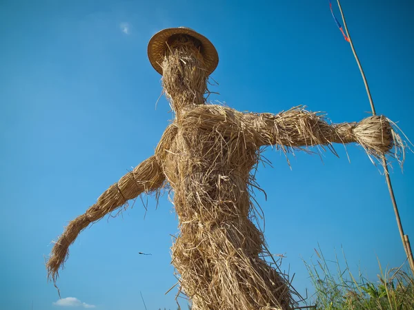 Scarecrow gemaakt van stro — Stockfoto
