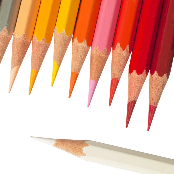 Gorące kolor ołówek i ołówek w kolorze białym — Zdjęcie stockowe