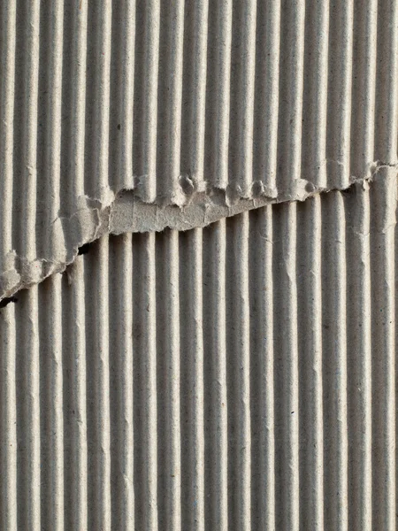 引き裂かれた茶色の紙ダン ボール — ストック写真