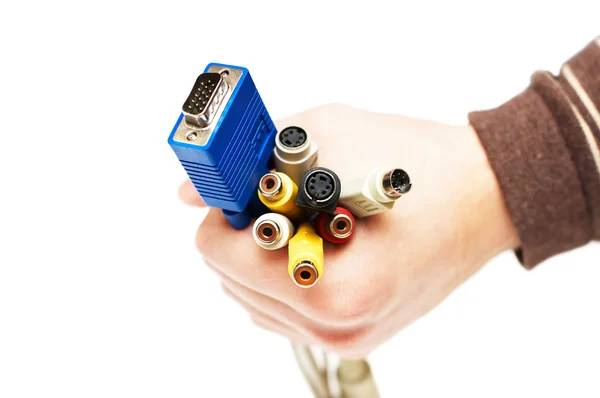 Цветные компьютерные кабели на руке человека — стоковое фото