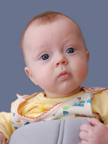 (4 个月大的男孩的肖像) — 图库照片