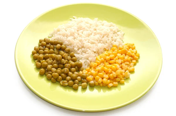 Vegetarianmat: ris, gröna ärtor och majs — Stockfoto