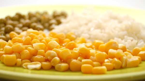 Grön skylt med vegetarianmat: ris, majs, ärter — Stockfoto