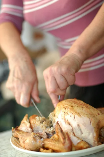 Woman parts fried chicken at kitchen — Stok fotoğraf
