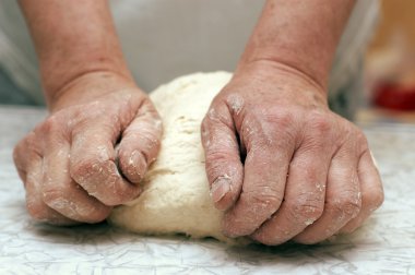 hamur yoğurma kadın baker eller