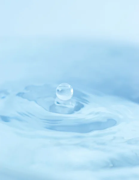 Ronde Van Transparante Drop Water Vullen Naar Beneden — Stockfoto