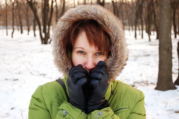 Portret van bevroren jongedame — Stockfoto
