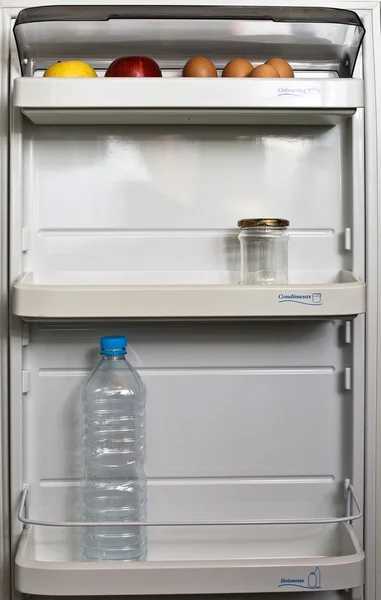 Refrigerador Vacío —  Fotos de Stock